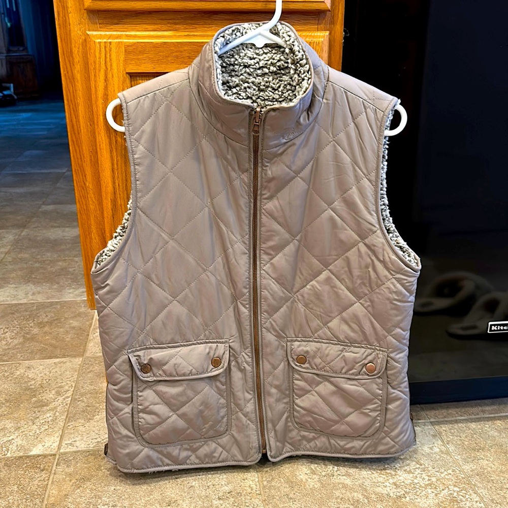 Women’s reversible taupe vest